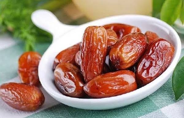 Benefits Of Dates :  आयुर्वेद के अनुसार  खजूर खाने के फायदे, जानें खजूर खाने के चमत्कारिक फायदों के बारे में